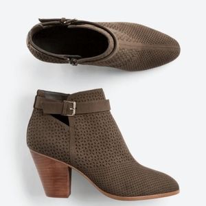 Violet & Red booties